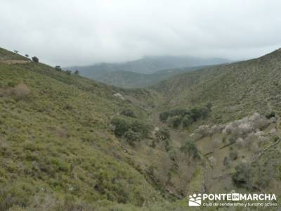 Travesía de senderismo desde El Atazar a Patones; viajes programados por españa